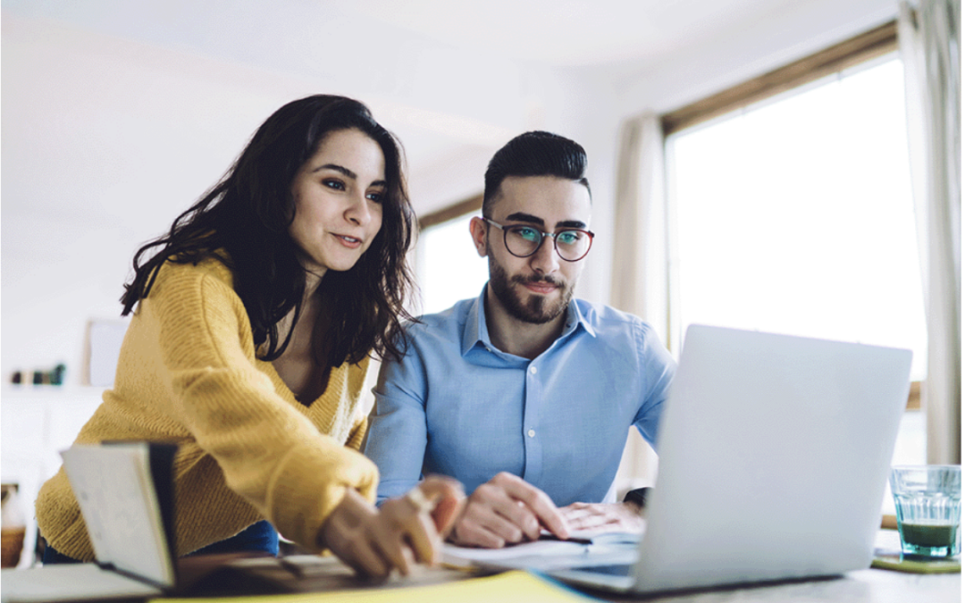 A young couple comparing major medical insurance plans online.