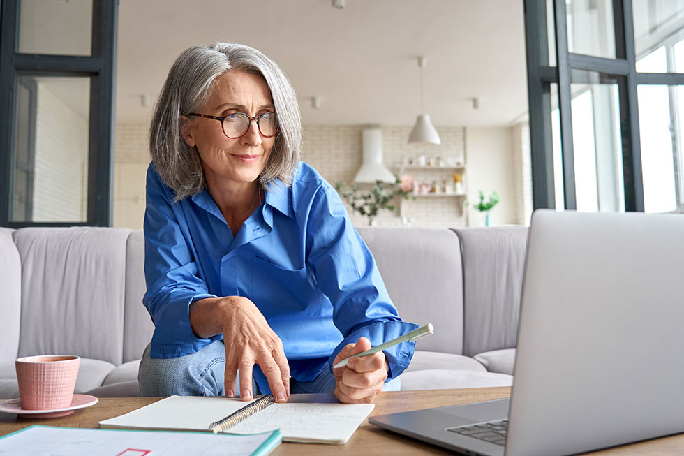 A woman at home on her laptop signing up for 2027 Medigap coverage.